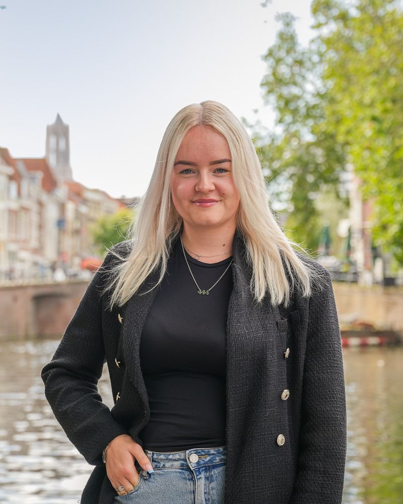 Julia-Marije, binnendienstmedewerker en assistent-makelaar bij Wij Makelaardij